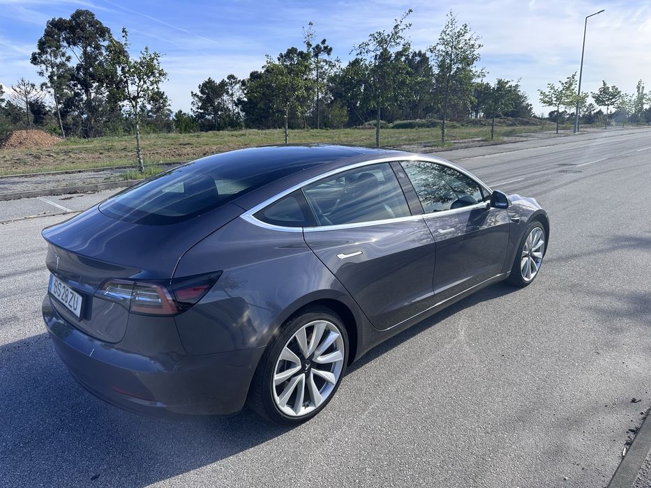 Tesla Model 3 — fotografia 4