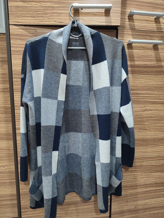 Жіночий кардиган