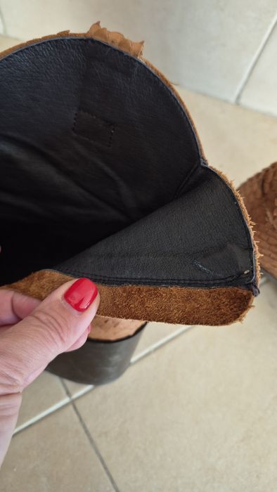 Botas em pele pouco usadas