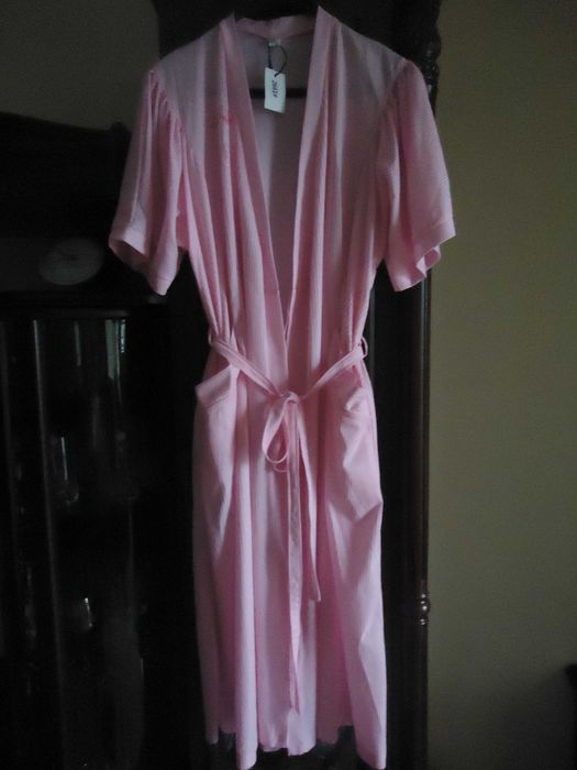 Новый красивый фирменный женский халат, р. 46-48, 100% коттон, дёшево.