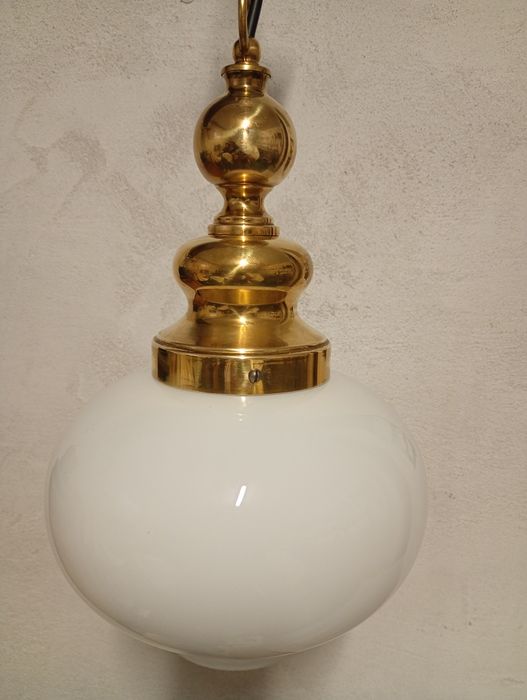 Zabytkowa lampa wisząca z XX w