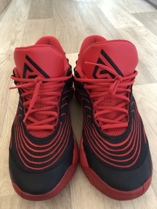 Nike Giannis Immortality 4 в черно-красной расцветке