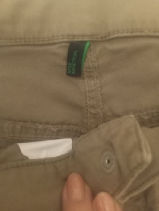 Spodnie damskie ciemnobeżowe marki Benetton