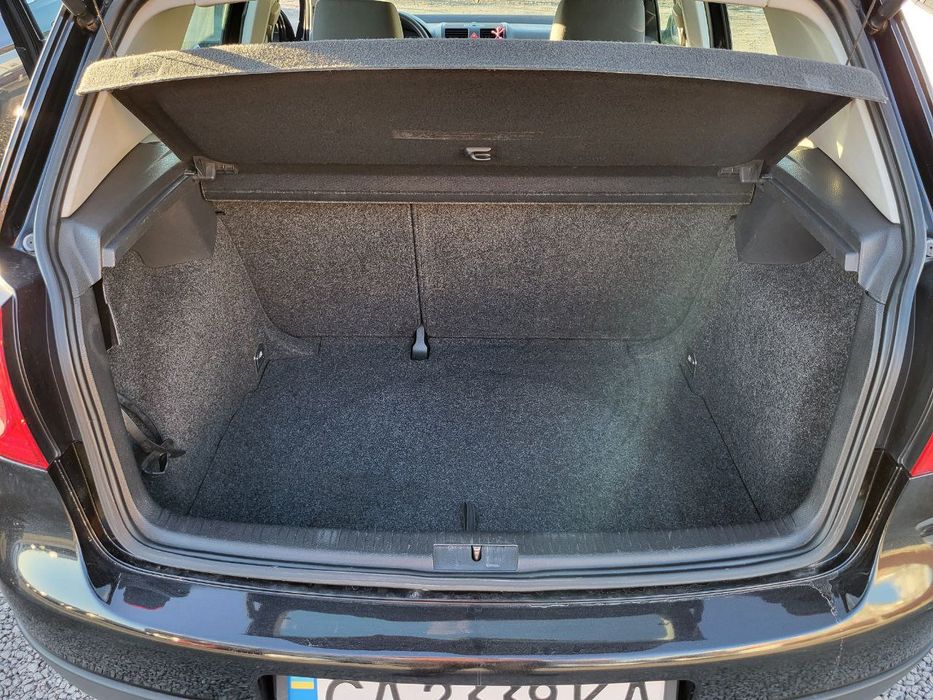 Volkswagen GOLF 5- 1,4Mpi бенз МКПП!