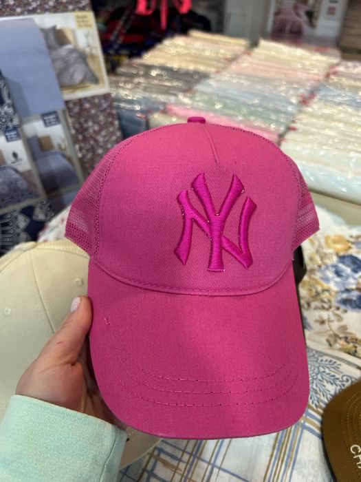 Продам кепки унісекс , chanel