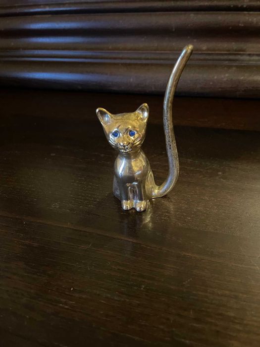 peça decorativa em gato para anéis