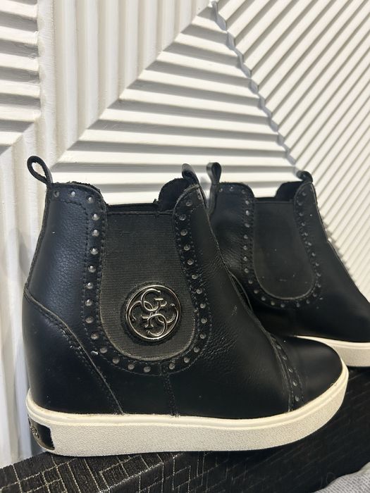 Кеды на танкетке Guess