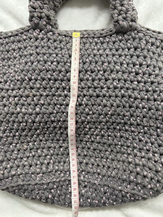 Duży kosz na zabawki robiony na szydełku