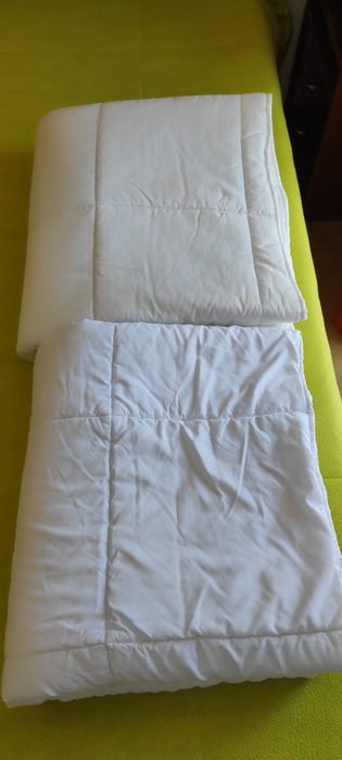 Edredons leves de berço ou cama de criança