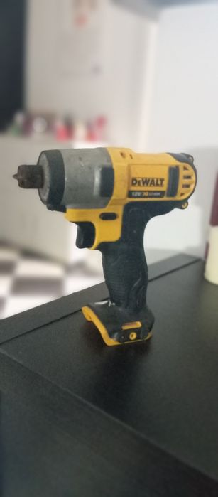 Aparafusadora de impacto Dewalt