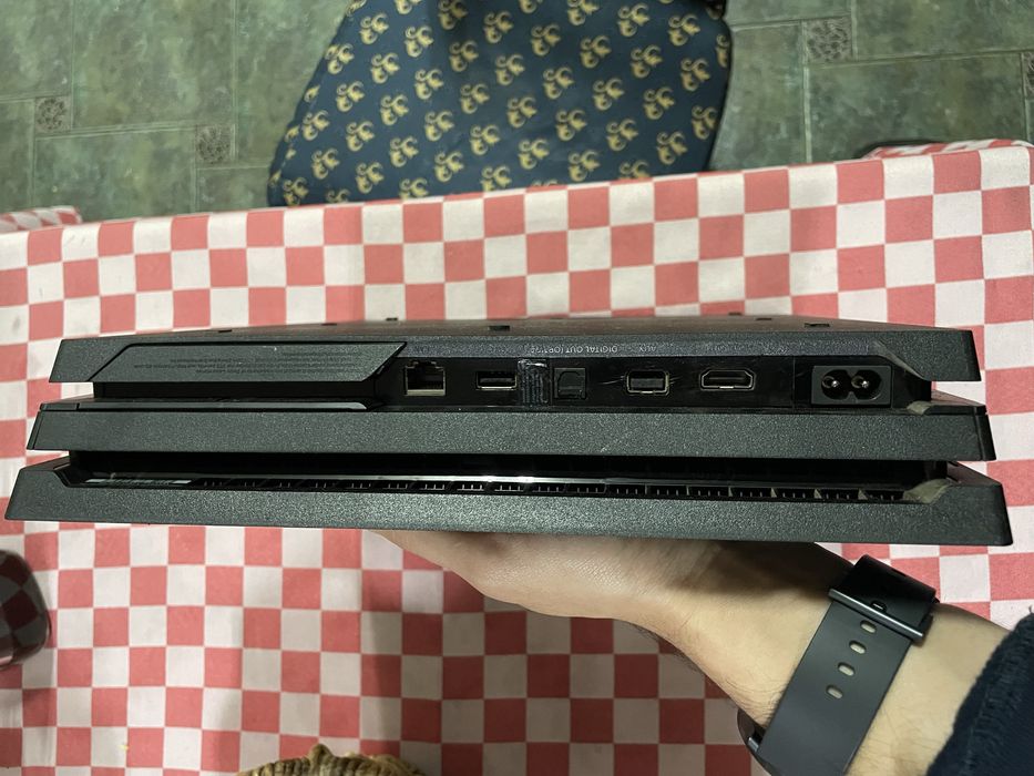 Ps4 Pro 1TB com 2 comandos (Negociável)