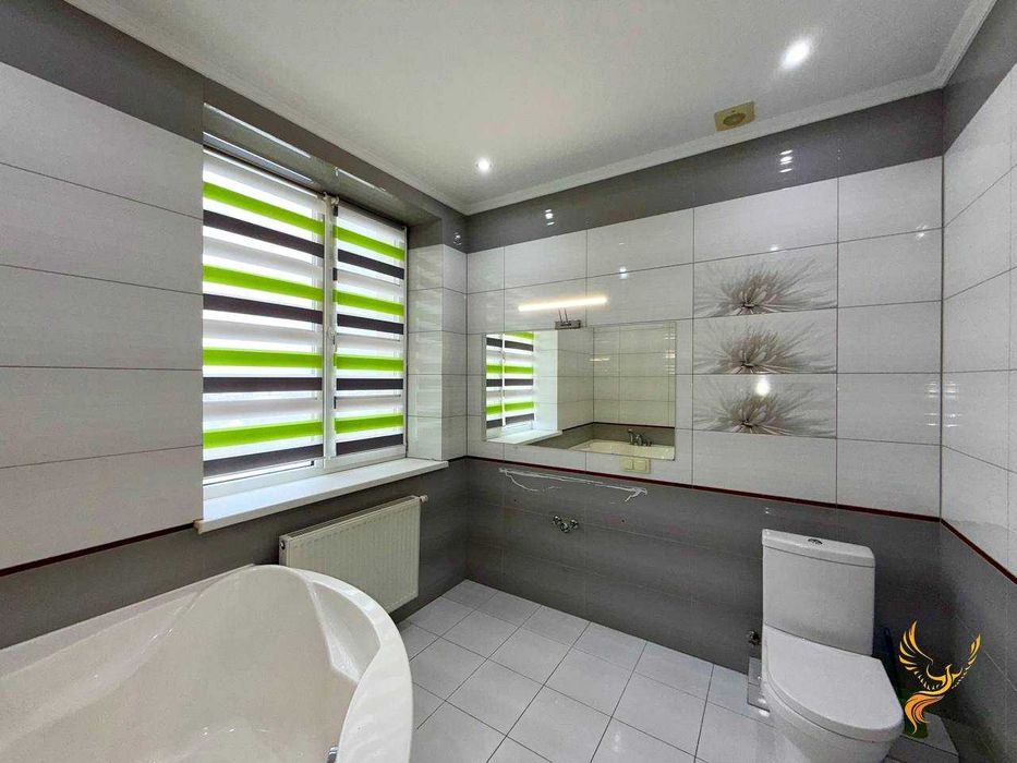 Постанови! Велика квартира з ремонтом в приміській зоні!