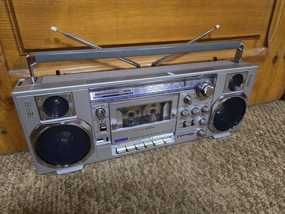 Sanyo m 7900 Магнитола Sanyo mr v 8