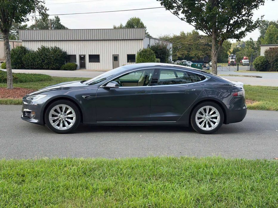Tesla Model S      2017