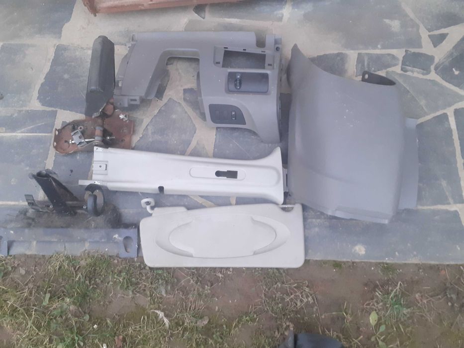 Деталі салону рено кенго 2