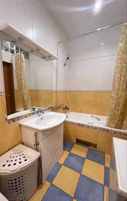 Продам 2к Героев Крут Сталинка Центр Нагорка