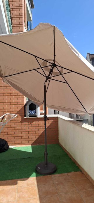 Vende-se um  Guada-sol de Jardim/Terraço com base de apoio