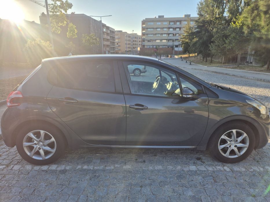 Peugeot 208 1.2 VTi Active – 2013 – 156.000 km
