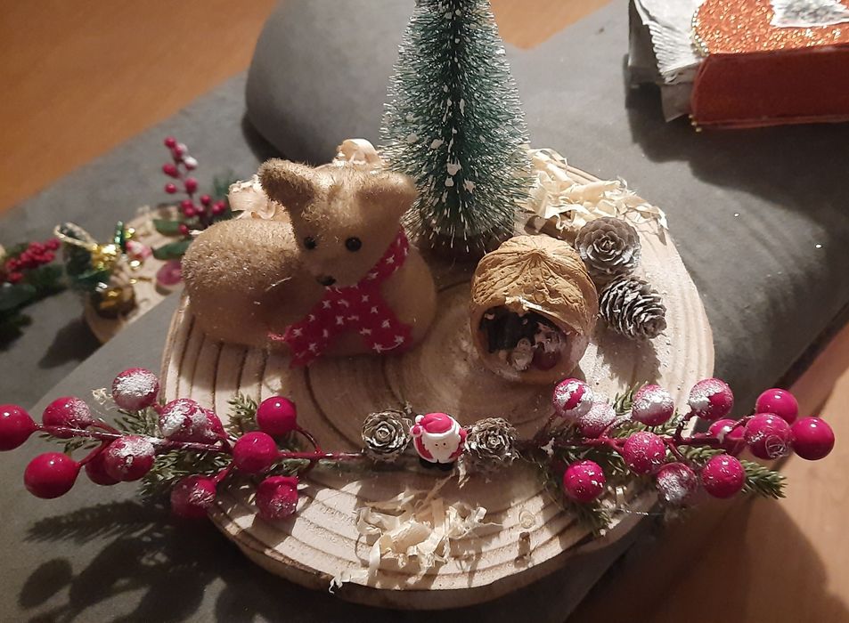 Vendo arranjo de Natal com presépio