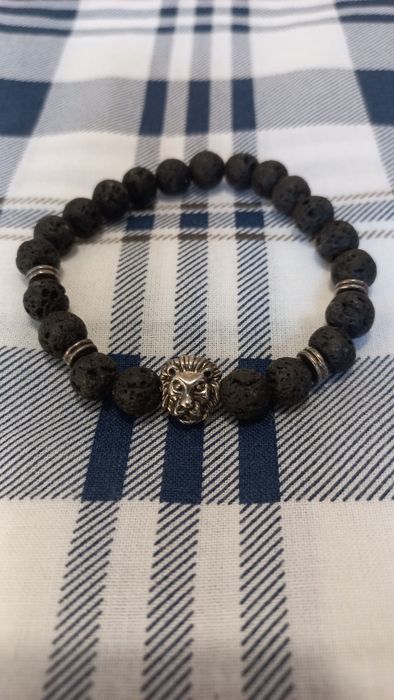 Pulseira de rochas vulcânicas