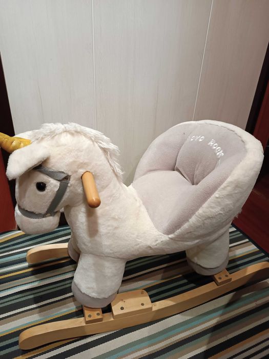 Cavalo baloiço Yoyo Rock como novo