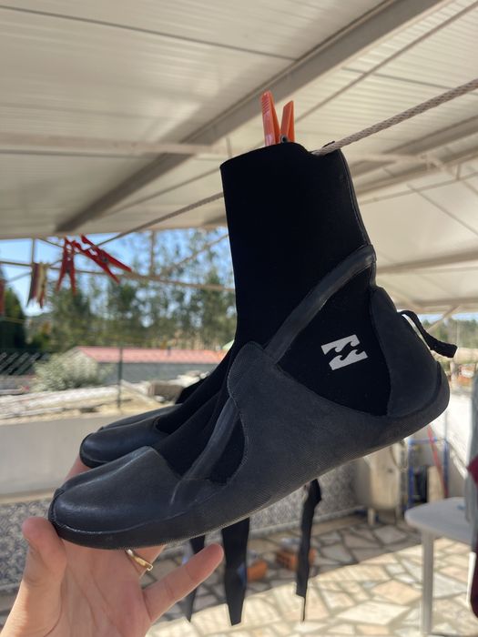 Botas de surf Billabong 3 mm, tamanho 38, em bom estado geral.