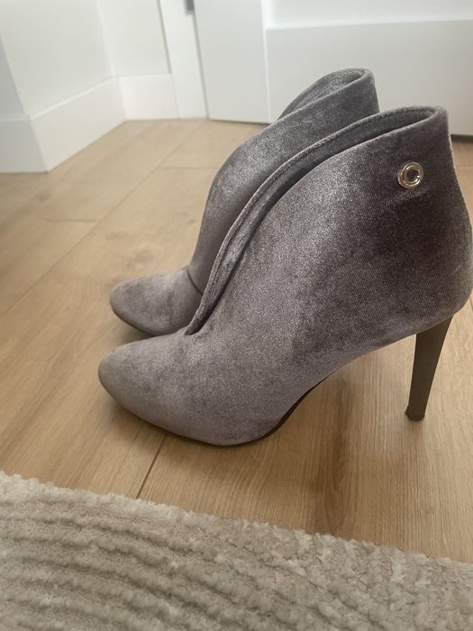 Botki na szpilce Carini