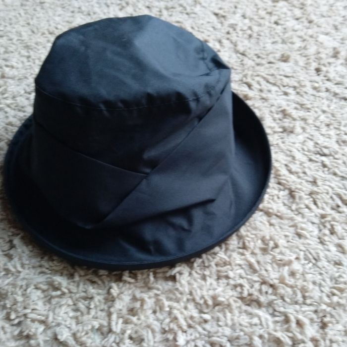 Женская шляпа ISOTONER