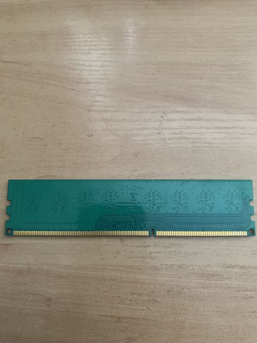 ПК оперативка  2Gb  DDR 3  1333Mhz