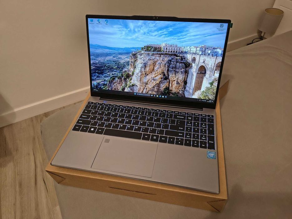 Nowy smukły szybki laptop 3.4GHz/512GB/16GB/WiFi/FullHD/USB-C/Win11Pro