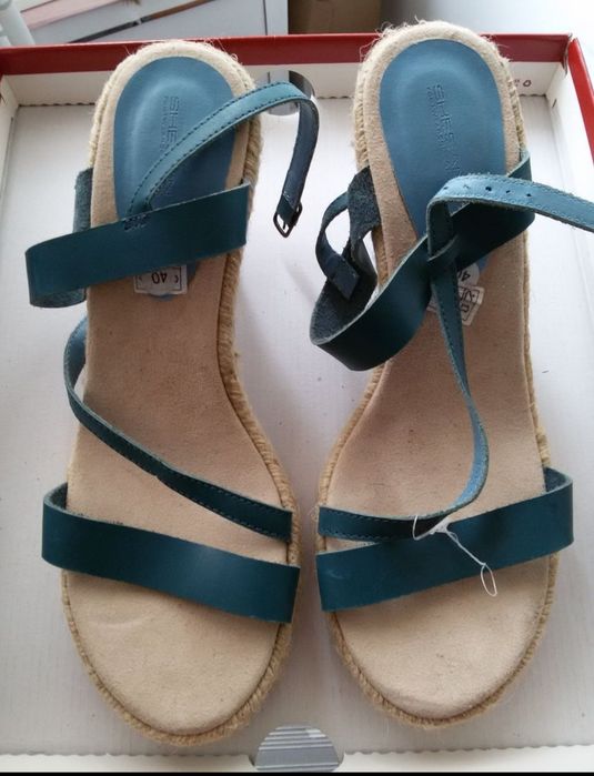 sandalias azuis, de cunha, tamanho 40, ver descrição
