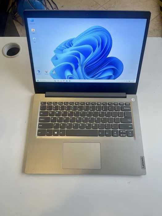 Laptop Lenovo 14IIL05 i3 10GEN / 8 GB DDR4/ SSD 256 / Win 11