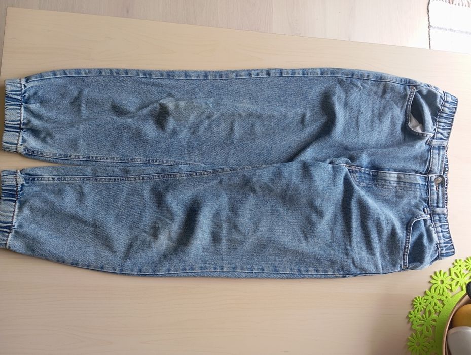 Wygodne spodnie jeansowe Sinsay 40