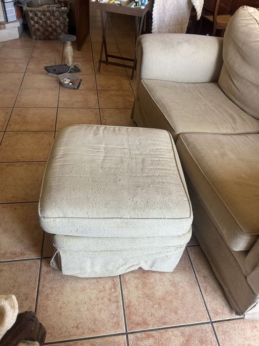 Sofa de 2 lugares com Puff