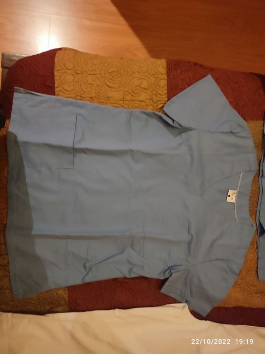 Vendo estes 2 conjuntos de uniforme