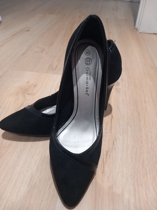 Sapatos novos pretos