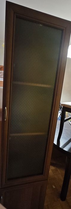 Regał z witryną szklaną