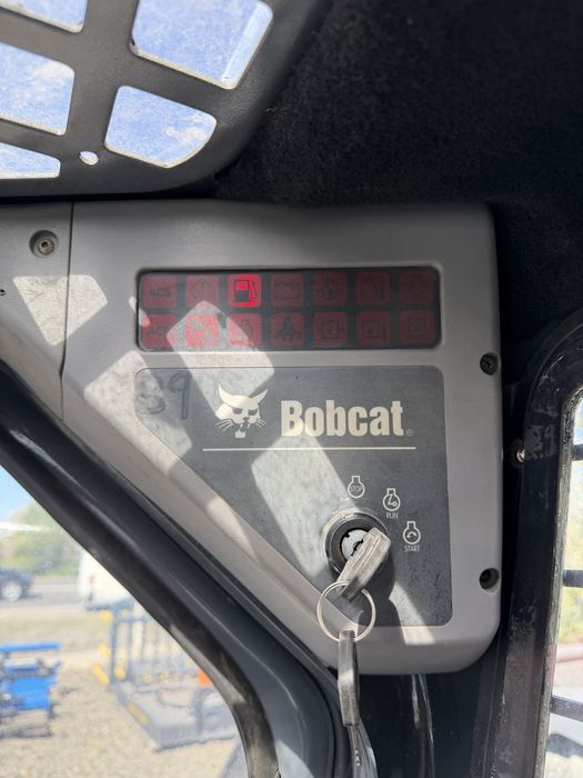 Bobcat S250 ідеальний.  2007 р в. Є інші варіанти.
