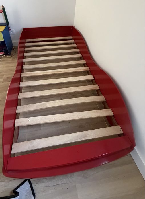 Cama de criança em carro