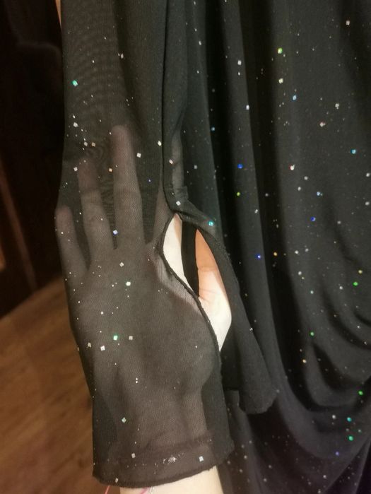 Długa czarna sukienka z brokatem