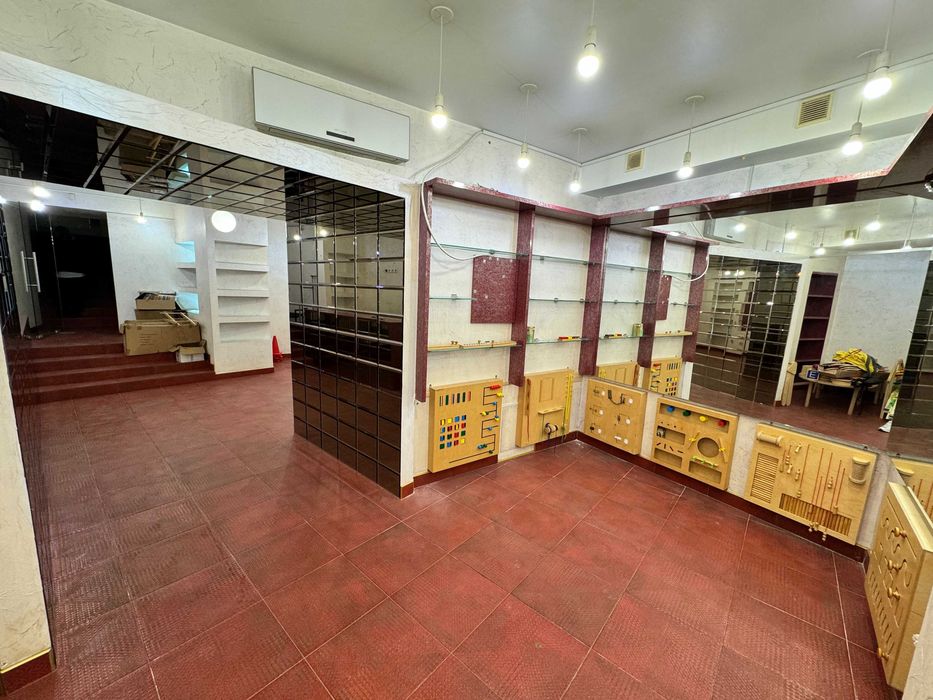 Центр Спаська/Соборна 66 кв.м. фасад ремонт ціна 25000 грн/міс