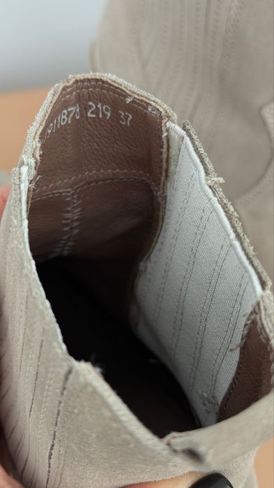 Короткі замшеві ковбойки estro