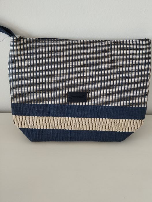 Bolsa azul e creme