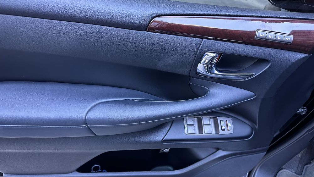 Продам Lexus LX 570 2012  року випуску