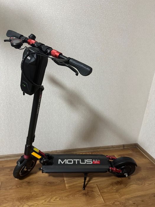 Електросамокат Motus PRO 8.5 lite black