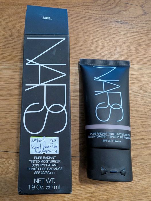 Krem, podkład koloryzujący - NARS Pure Radiant, 2Deep Granada