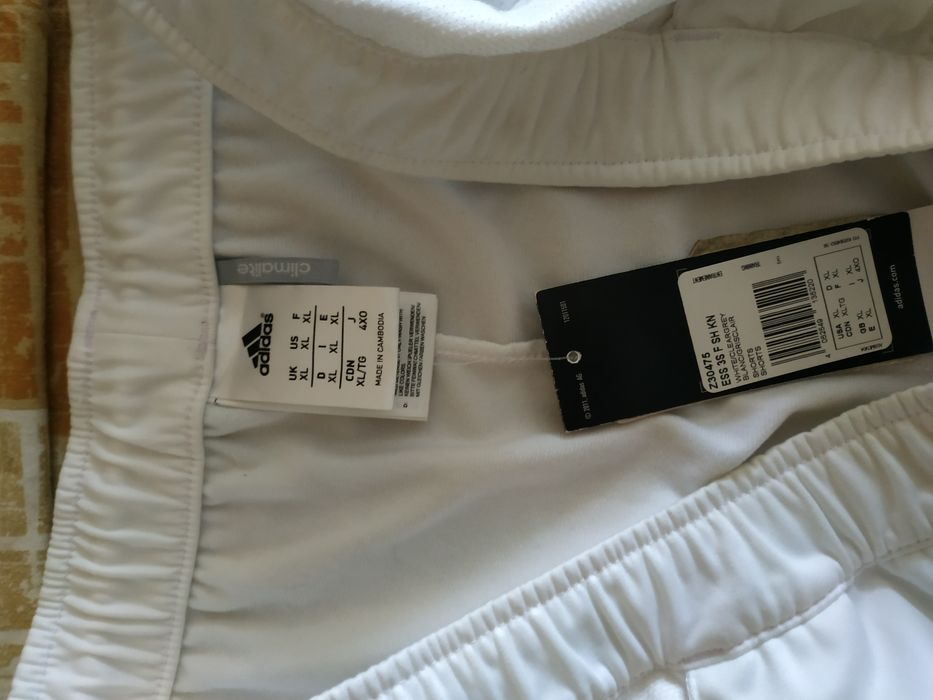 Абсолютно новые оригинальные шорты adidas