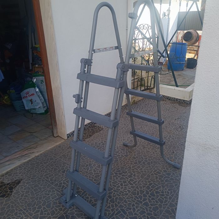 Escada piscina bestway