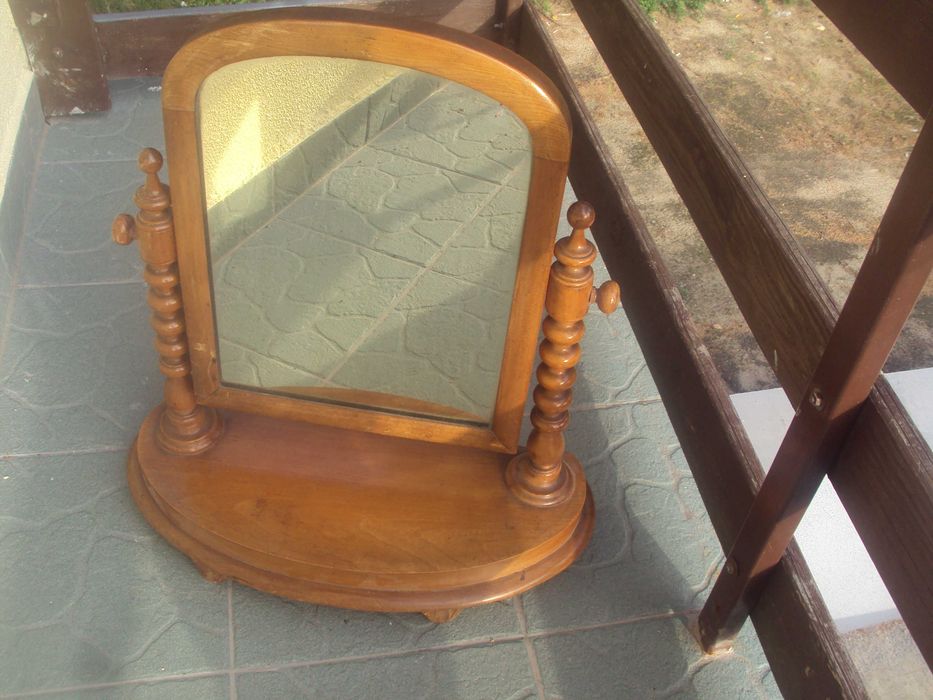 zabytkowa toaletka drewniana