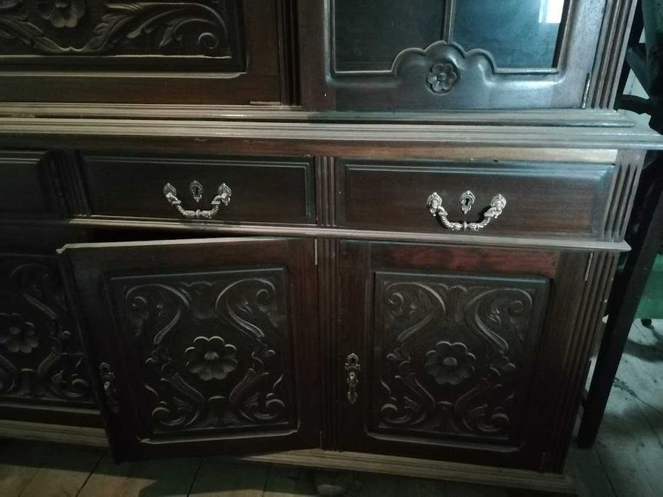 Armário de sala antigo